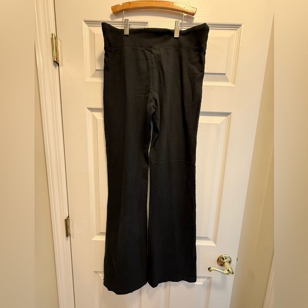 Brandy Melville Junior Women’s Bootcut Sweatpants - Black OS EUC/LN